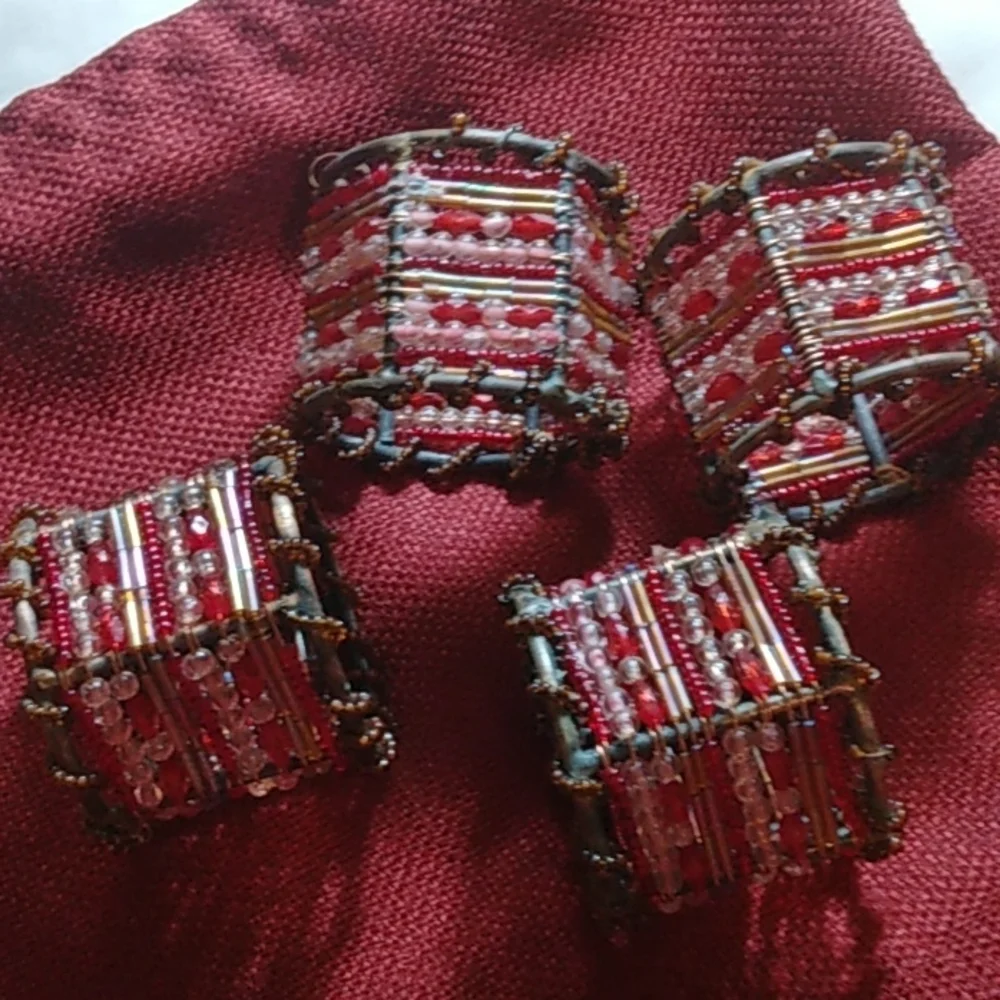 Set of 4 napkins and rings